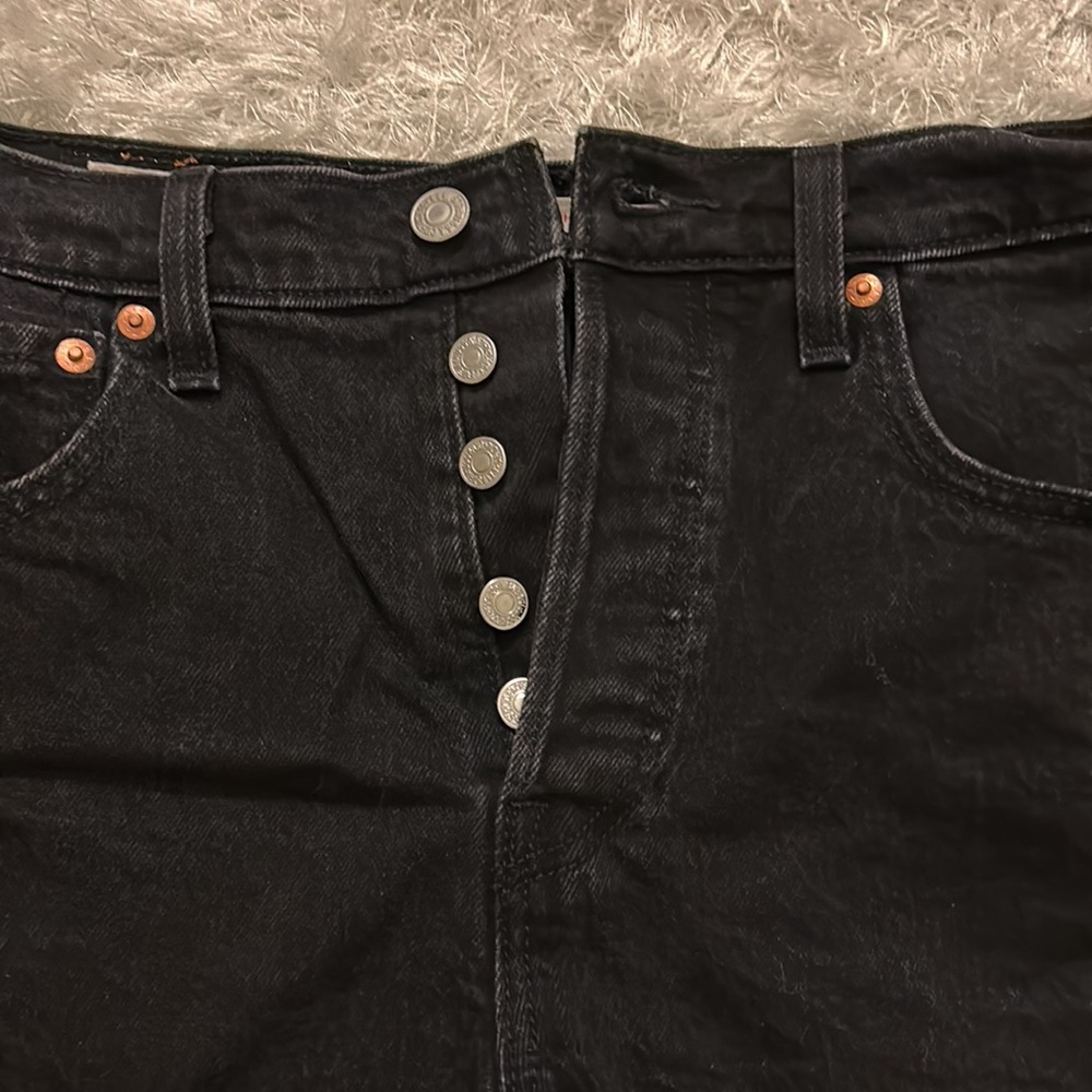 2 LEVIS Ribcage Shorts - Picture 5 of 10